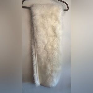 Tulip bridal NWOT white faux fur wrap Size medium